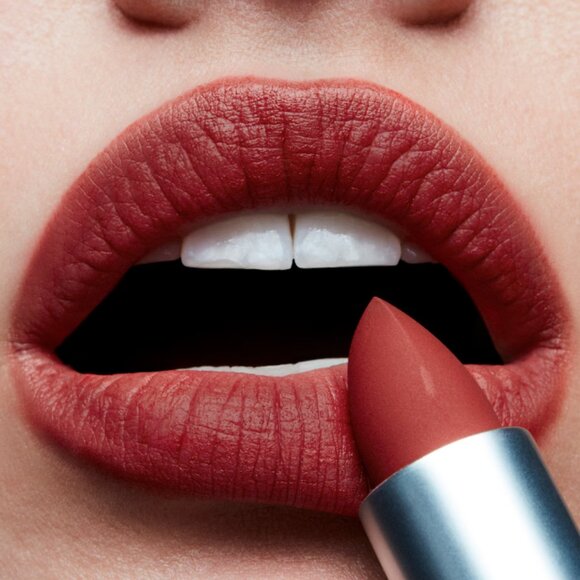 Powder Kiss Lipstick - Devoted to Chili - Picture 4 of 5